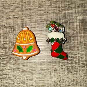 Vintage MYLU Christmas Bell Terracotta
Pin Brooch 1960s with Unbranded Stocking